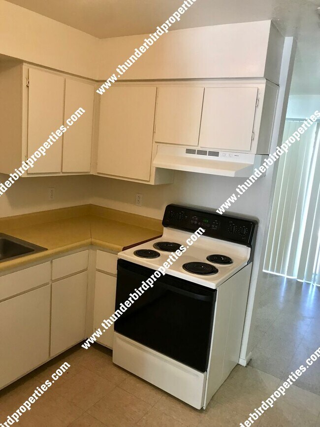 Building Photo - 187 Monte Largo Dr NE