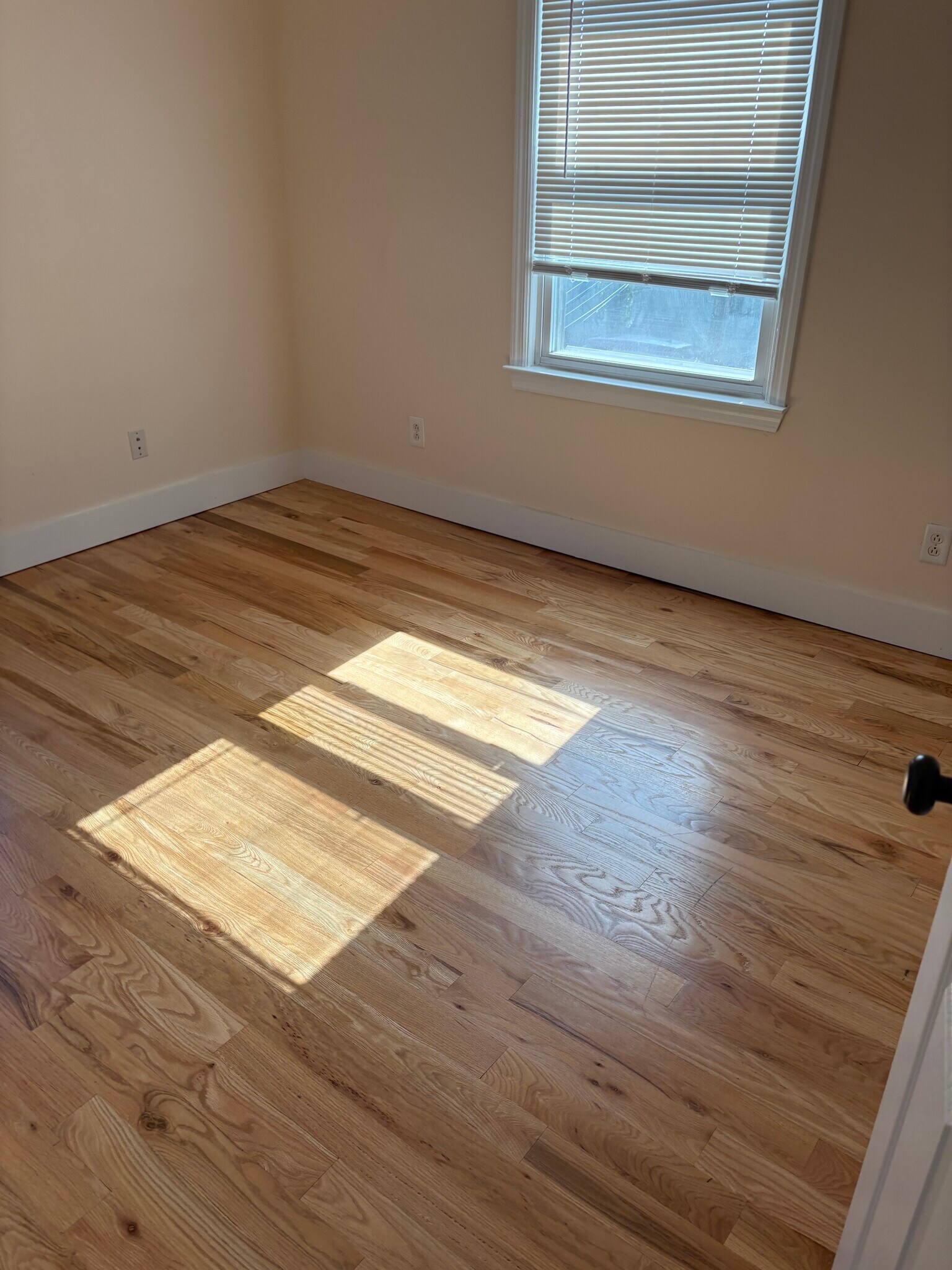 Building Photo - 634 W Broad St