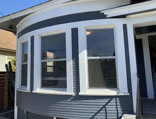 Building Photo - 1356 W 30th St
