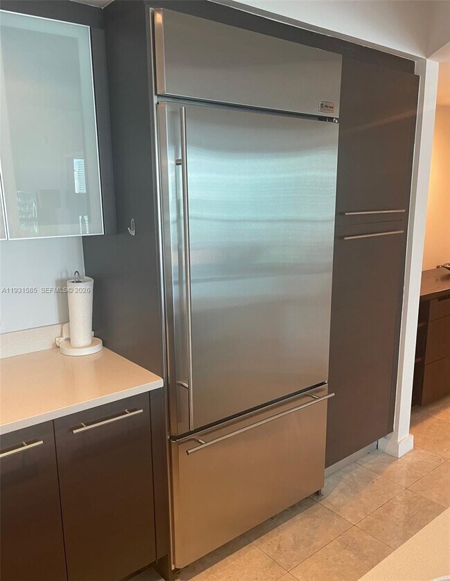 Building Photo - 500 Brickell Ave