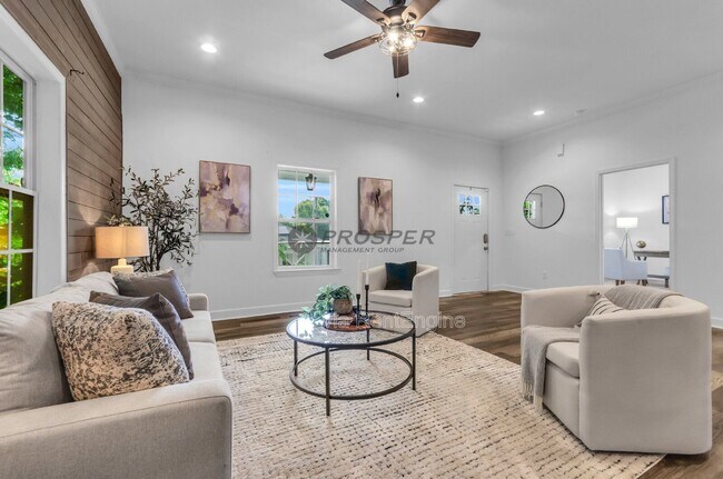 Building Photo - 44 4th Ave