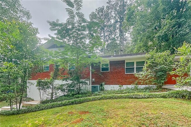 Building Photo - 2902 Delcourt Dr