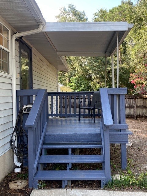 Building Photo - 5105 Lake Dr