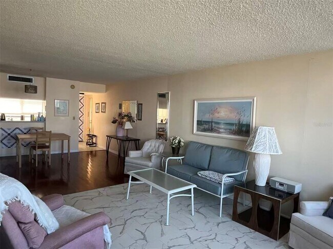 Building Photo - 2618 Cove Cay Dr