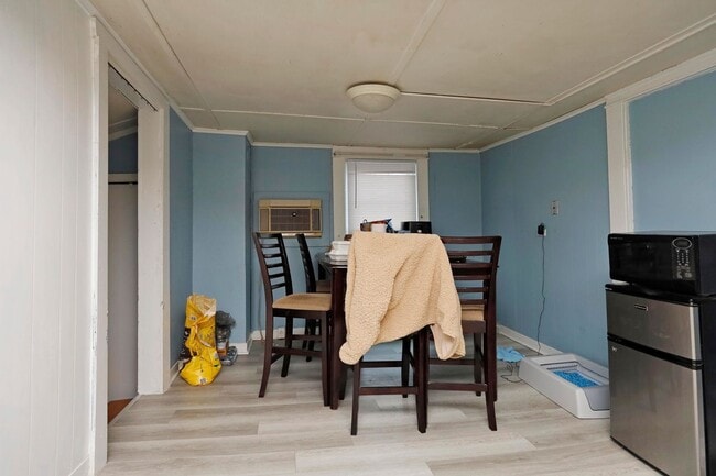 Building Photo - Great corner house in Chapel Hill!