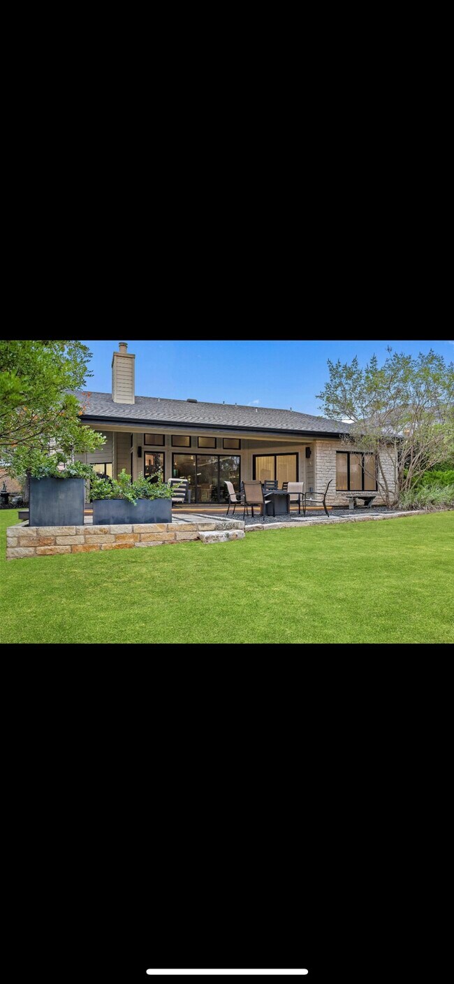 Building Photo - 303 Golf Crest Ln