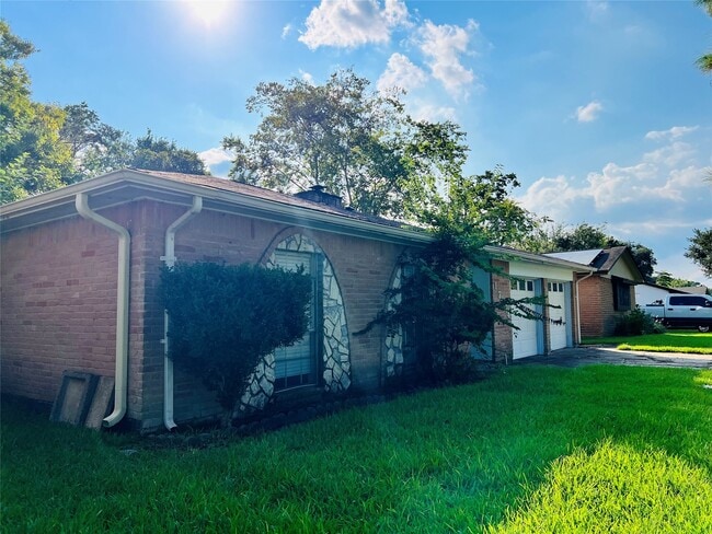 Building Photo - 17014 Forest Bend Ave