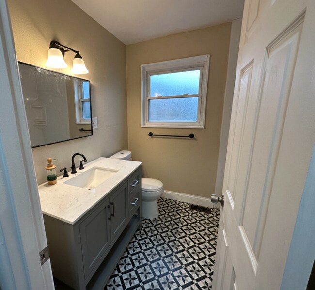Building Photo - Adorable 3-Bedroom Home with Modern Comfor...