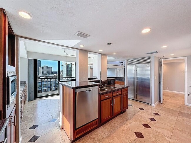 Building Photo - 201 W Laurel St