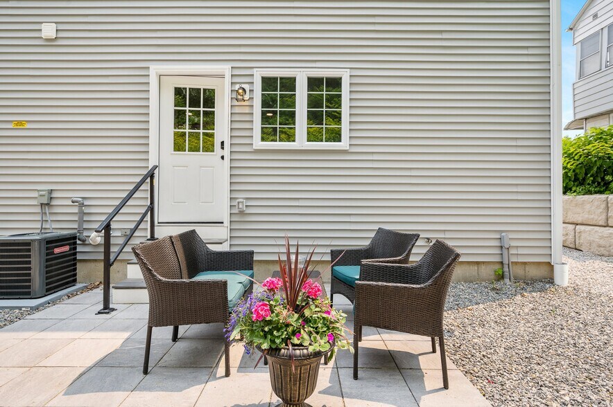 Building Photo - 49 Chilmark St
