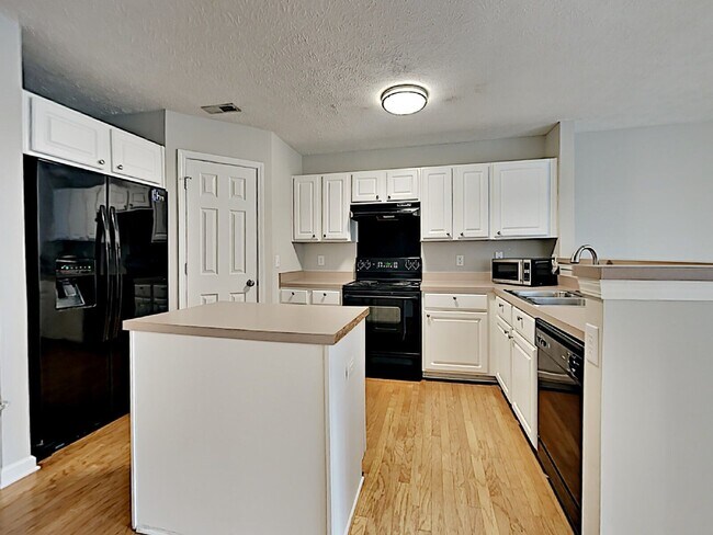 Building Photo - 213 Shadow Glen Dr