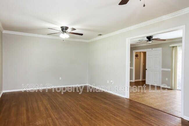 Building Photo - 503 W Tietgen St