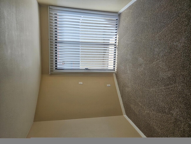 Building Photo - 885 N Granite Reef Rd