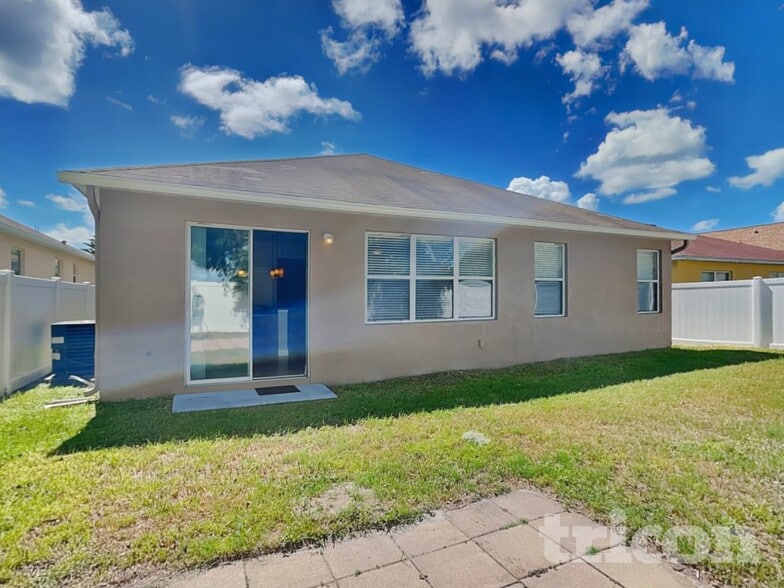 Building Photo - 3230 Ogden Dr