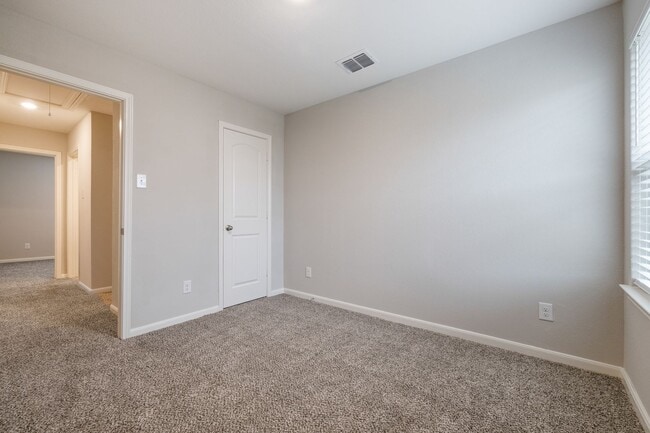 Building Photo - 9234 Foxing Blf