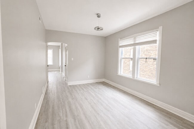 Building Photo - 1704 N Mayfield Ave
