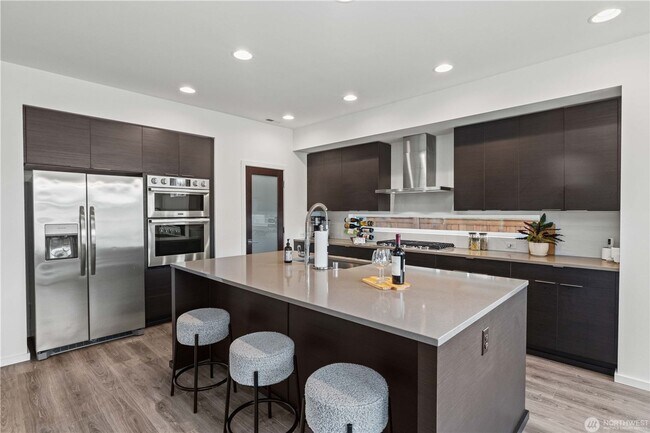 Building Photo - Stunning Modern Home in Black Diamond