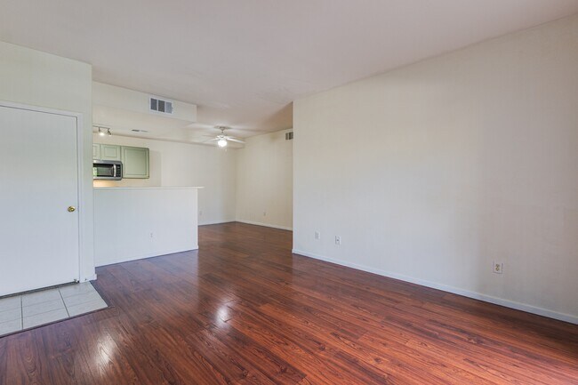Building Photo - 8250 N Grand Canyon Dr