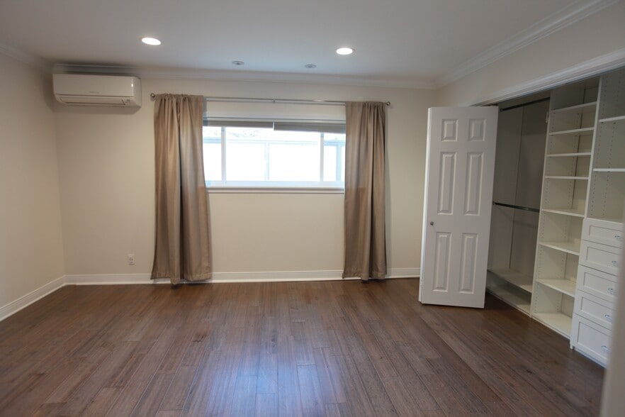 Building Photo - 1143 6th St