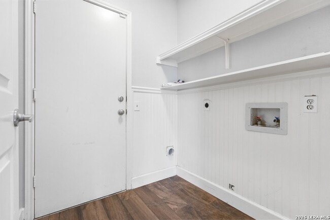 Building Photo - Charming Home Awaits: Spacious & Modern Living in a Prime Location