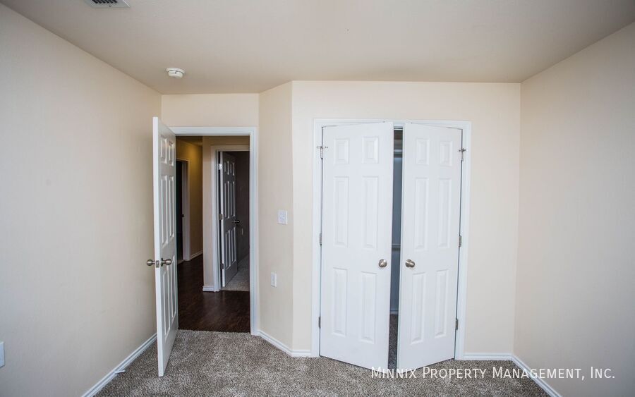 Building Photo - 9910 Weatherford Ave