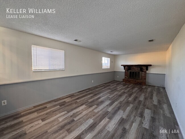 Building Photo - 277 Glenway St