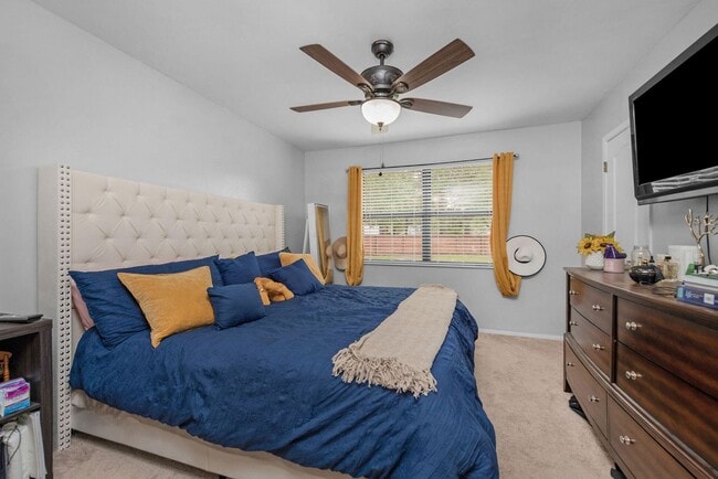 Building Photo - 326 Goldenrod Ct