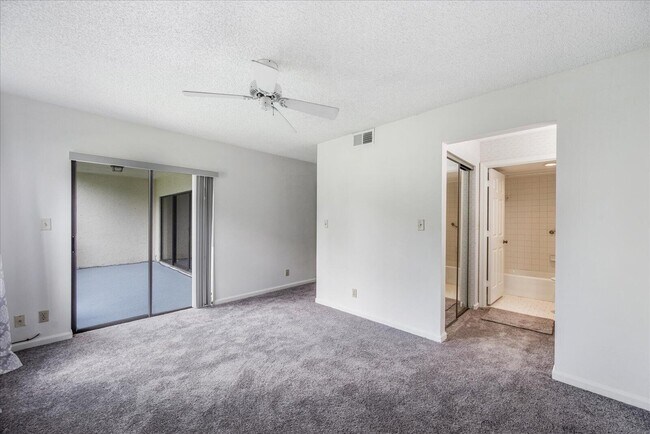 Building Photo - 12692 Shoreline Dr