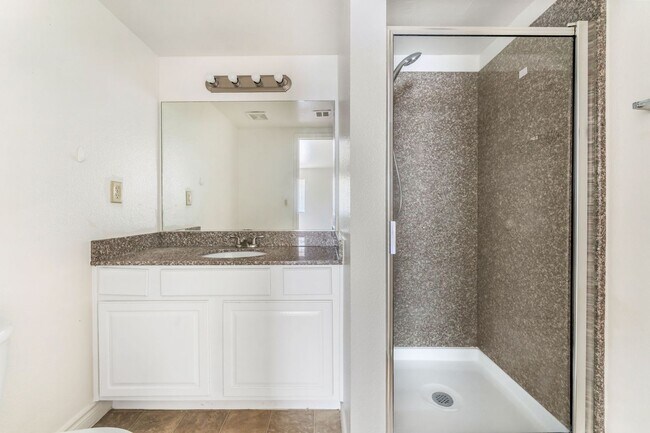 Building Photo - 4360 Sandy River Dr