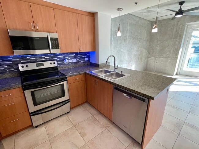 Building Photo - 1080 Park Blvd