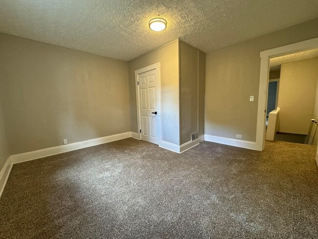 Building Photo - 99 Whitethorne Ave