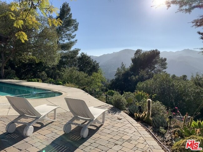 Primary Photo - 21277 Entrada Rd