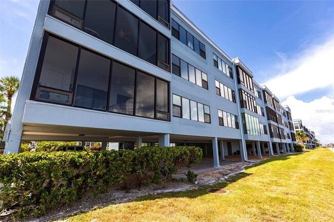 Building Photo - 1750 Jamaica Way