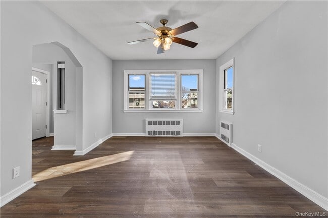 Building Photo - 840 E Broadway