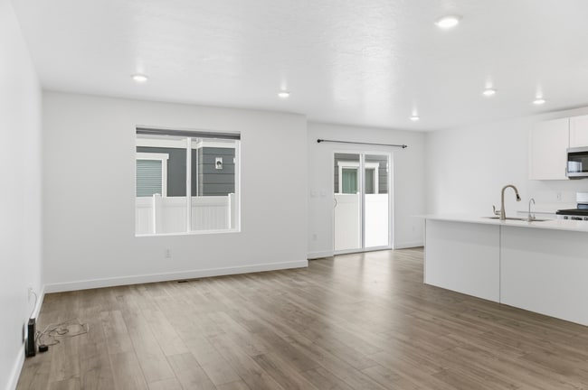 Building Photo - 367 Navigator Ct