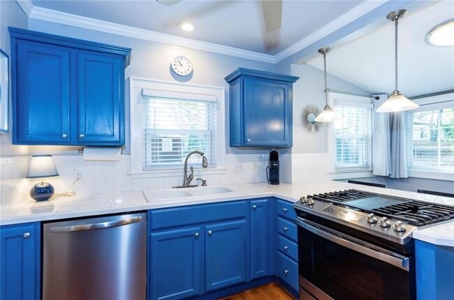 Building Photo - 1426 Clermont Ave