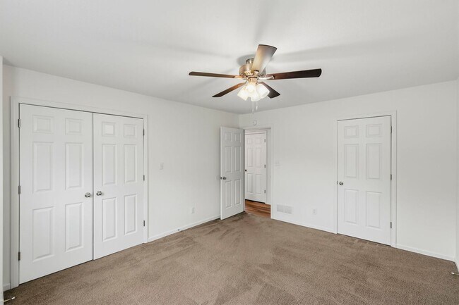 Building Photo - 1725-1727-1727 Louise Cir