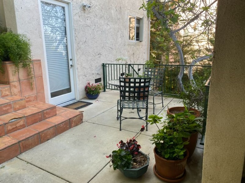 private entrance and patio - 3852 Camino de Solana