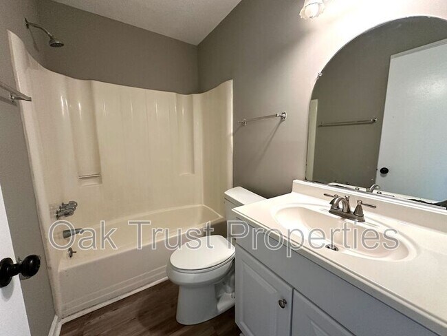 Building Photo - 401 Converse Ct