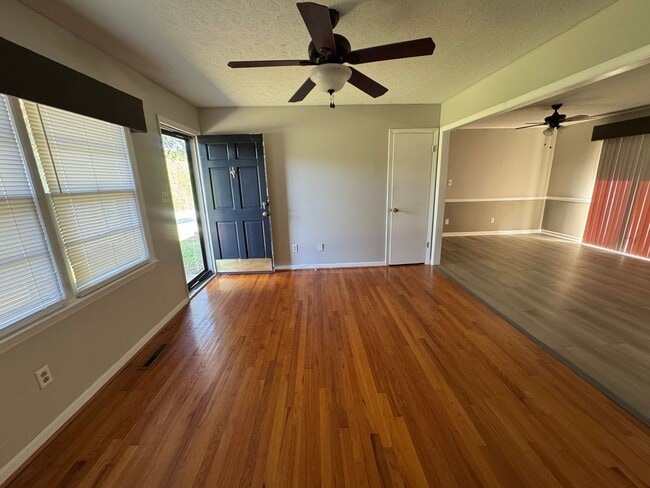 Building Photo - 1696 Crestland Dr