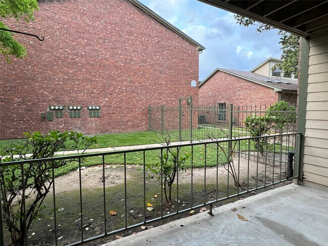 Building Photo - 6500 Harbor Town Dr