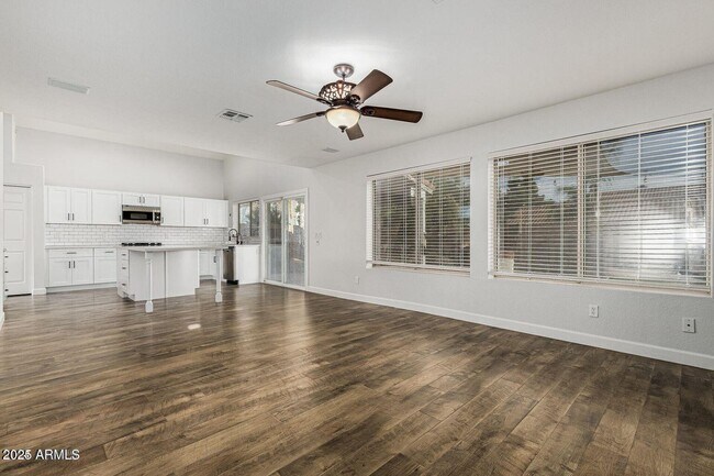 Building Photo - 3051 E Millbrae Ln