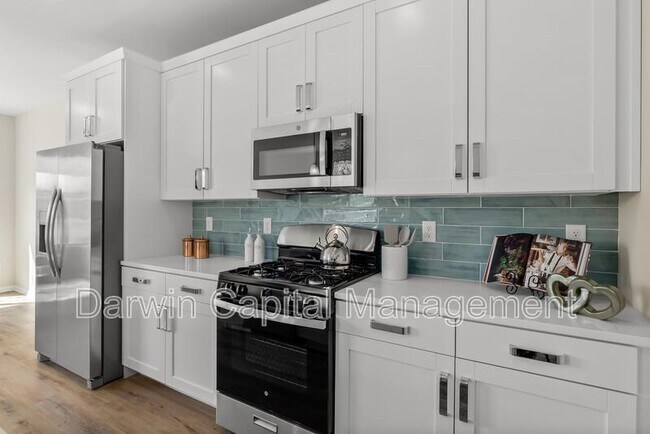 Building Photo - 996 Woodview Ct