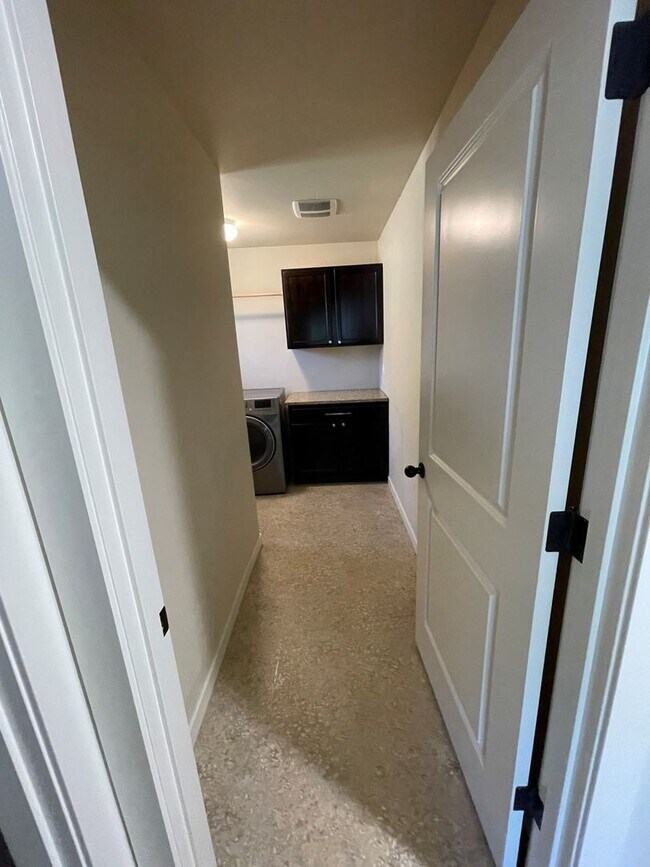 Building Photo - 5Bd/2.5Ba Everett Home