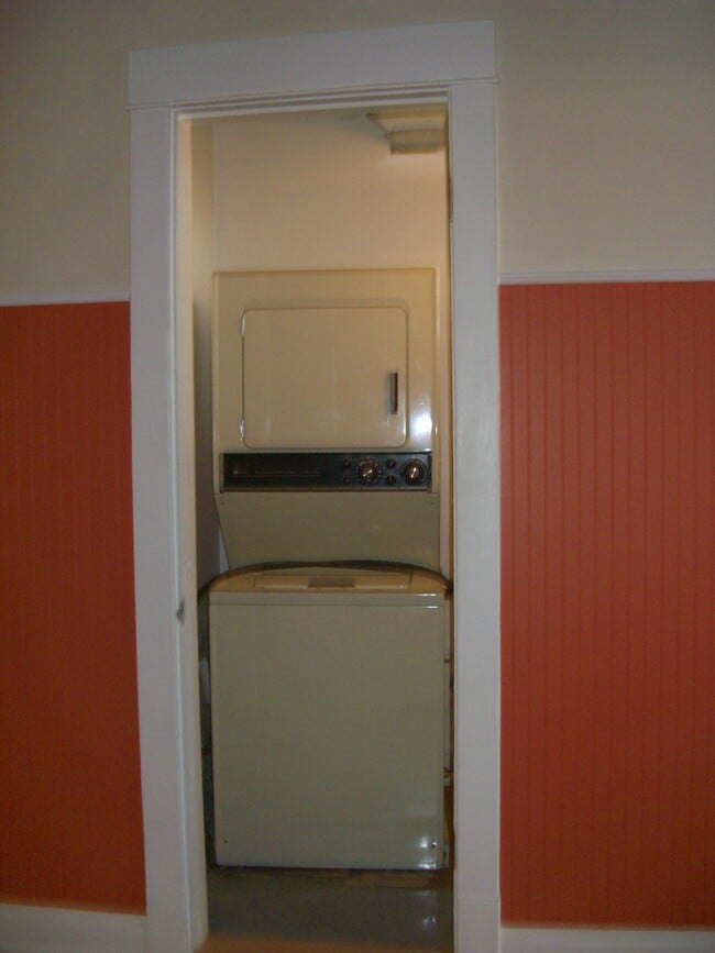 Building Photo - 4243 N Lincoln Ave