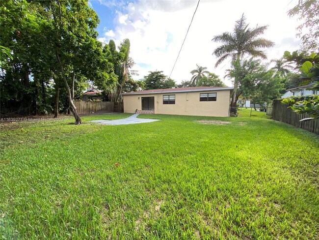 Building Photo - 13824 NE Miami Ct