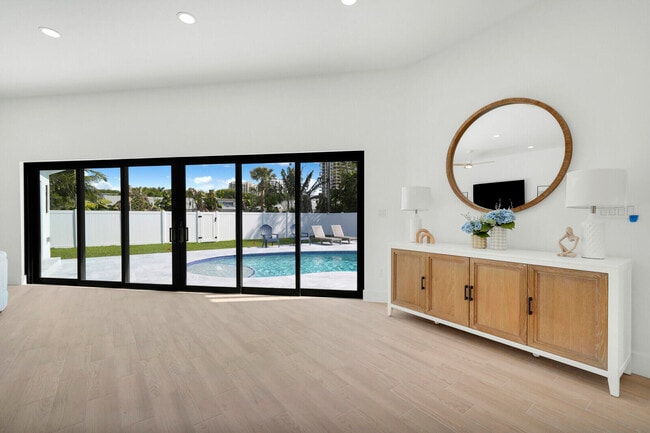 Building Photo - 1248 N Harbor Dr