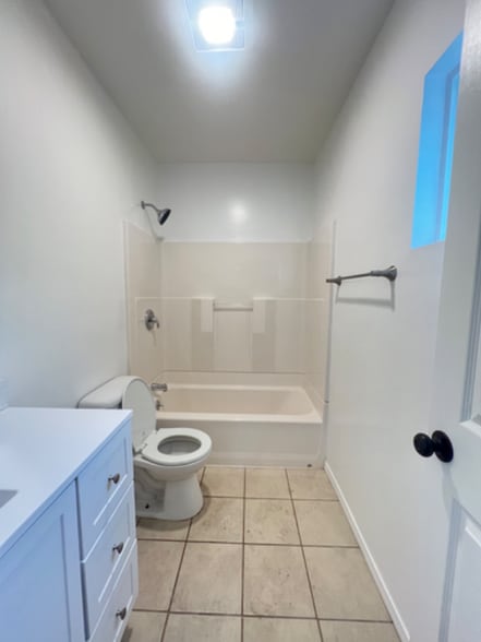 Building Photo - 3934 2nd Ave