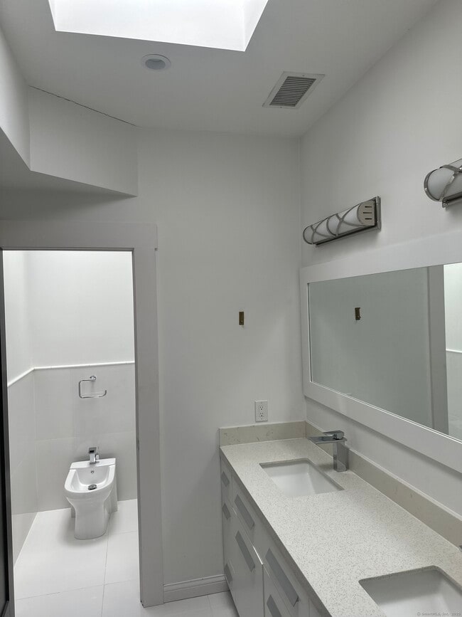 Building Photo - 139 Mulberry St
