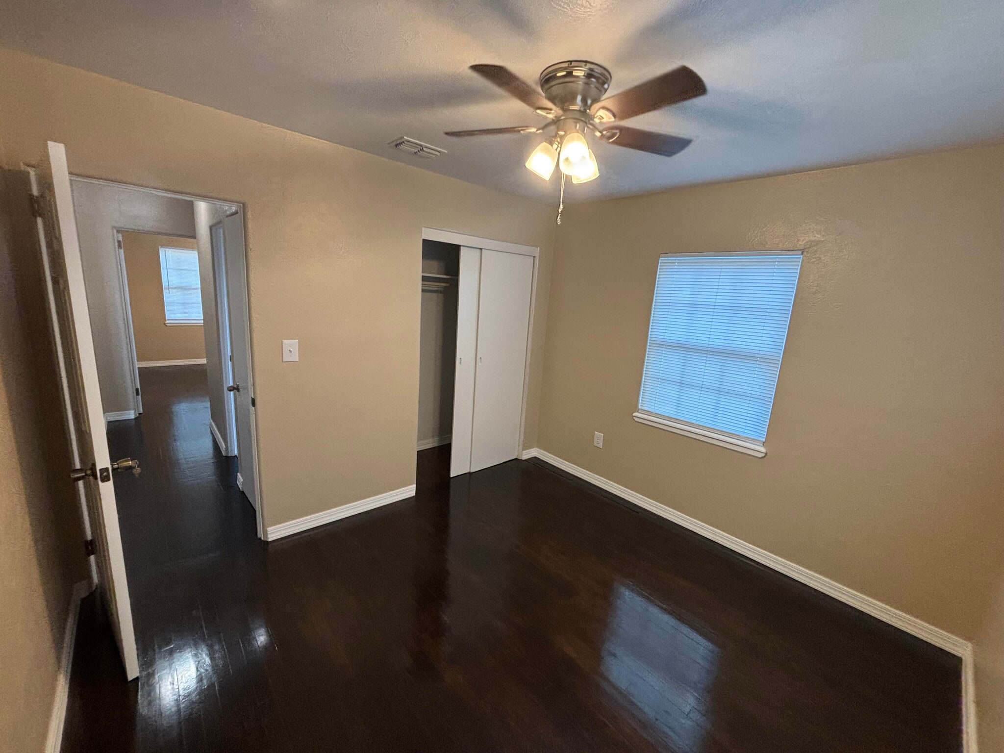Bed 2-1 - 1313 Golfview St